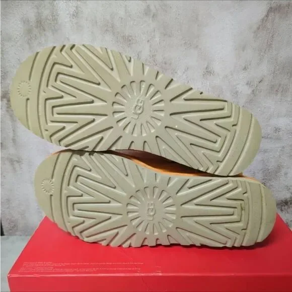 UGG Classic Mini II Short Suede Sheepskin Boots in California Poppy. Size 8 - Picture 8 of 10